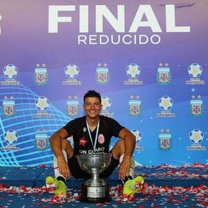 Dos zagueros en el radar de Nacional - Fútbol - ABC Color