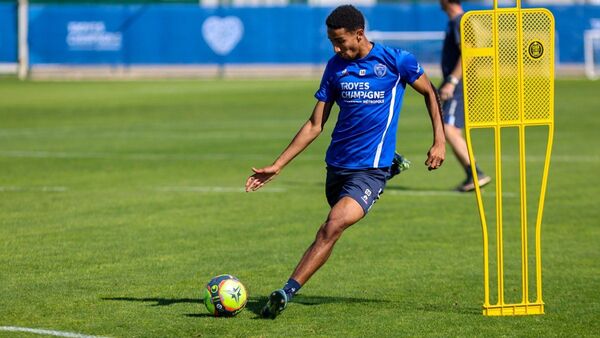 Francia: Aplazado un quinto partido de primera