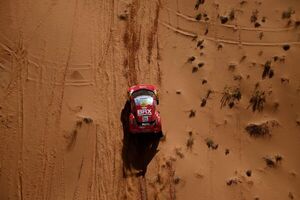 Terranova sorprende y gana la sexta etapa en coches del Dakar - Automovilismo - ABC Color