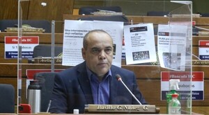 Bachi Nuñez le resta importancia a las candidaturas de Abdo y Velázquez