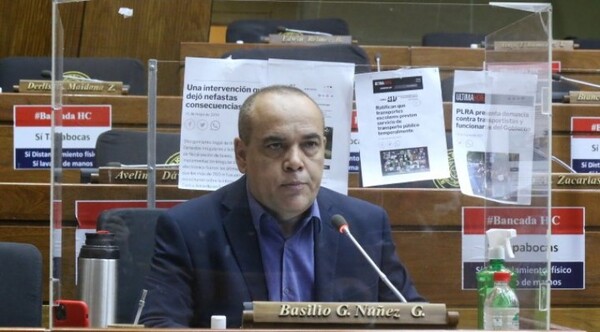 Bachi Nuñez le resta importancia a las candidaturas de Abdo y Velázquez