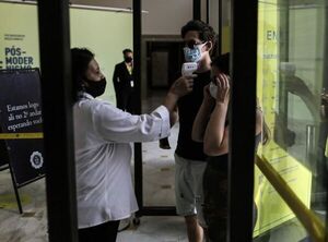 Brasil estudia reducir a cinco días el periodo de aislamiento por covid-19 - Mundo - ABC Color