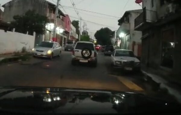 Arrollamiento con suerte: bebé fue atropellado en el barrio San Pablo pero salió casi ileso - Nacionales - ABC Color