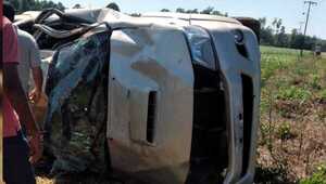 Aparatoso vuelco de camioneta en el Cruce San Benito sobre Ruta Graneros del Sur