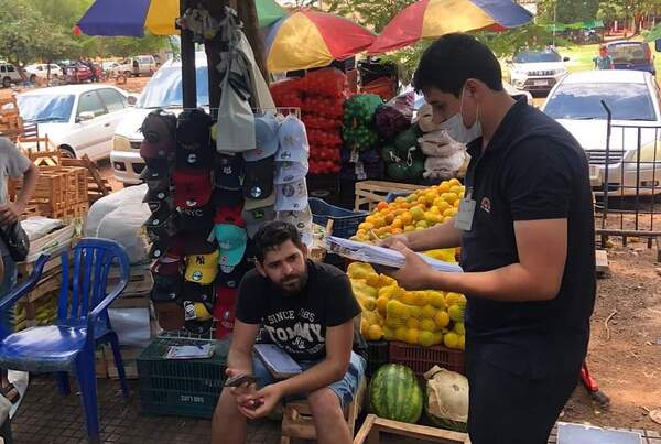 Notifican a vendedores de frutas que abandonen espacio público - La Clave