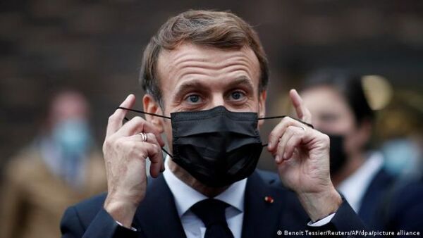 Macron defiende sus polémicas palabras sobre los no vacunados