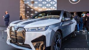 BMW acaba de presentar su primer coche que cambia de color