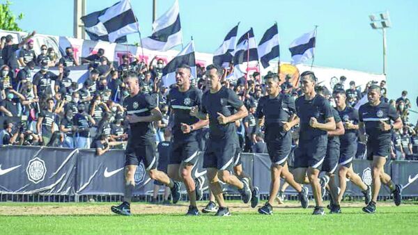 Olimpia arrancó empujado por su gente
