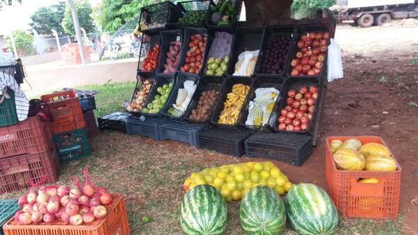 Vendedores de frutas despejados del costado del CRE ya trabajan en su nuevo local