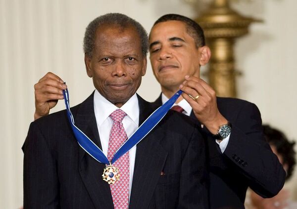 Muere Sidney Poitier, primer actor negro en ganar un Oscar como protagonista