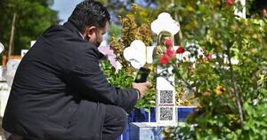 La Nación / Tumbas con código QR para recordar a los difuntos