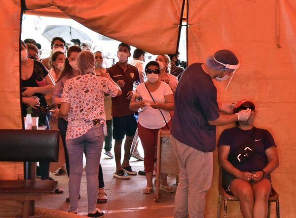 Se confirmaron más de 1.600 casos positivos de covid y cuatro muertos - Nacionales - ABC Color