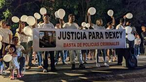 Crónica / Familiares y amigos de Dexcy se manifestaron frente a comisaría