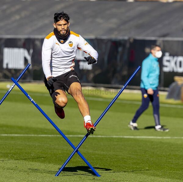 Valencia reta al líder Real Madrid - Fútbol - ABC Color