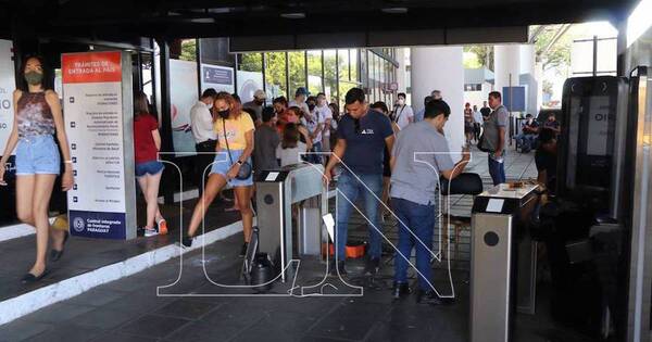 La Nación / Refuerzan control en el Puente de la Amistad