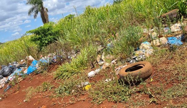 Guerra por la basura hace que mingueros usen baldíos como vertedero