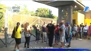 Peatones bloquearon acceso al autódromo exigiendo que les hagan el hisopado