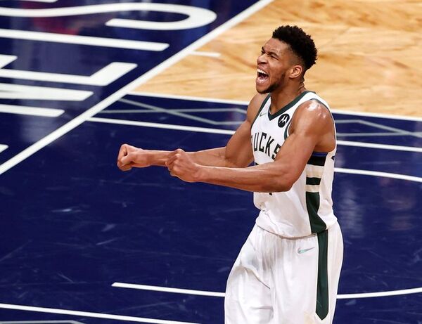 Giannis se crece en su regreso y doblega a los Brooklyn Nets en la NBA - Básquetbol - ABC Color