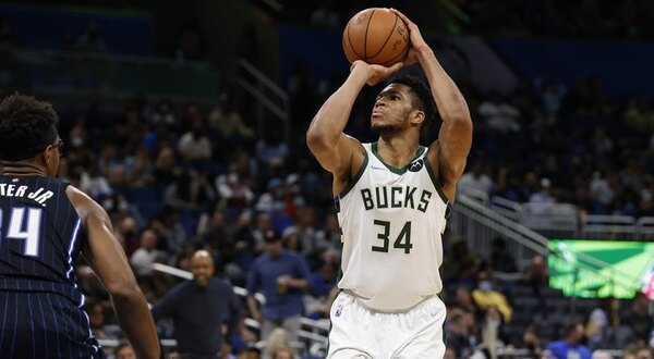 Giannis se crece en su regreso y doblega a los Brooklyn Nets en la NBA