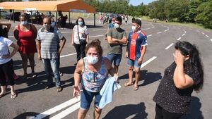 Impaciencia, angustia y desesperación en primer día de hisopado en ex-Aratirí