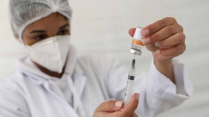 Diario HOY | No vacunados de 60 en adelante tienen 20 veces más riesgos de morir, según estudio