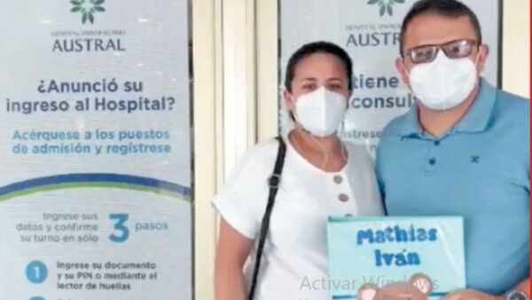 Papis de Candela donan para cirugía de Mathi