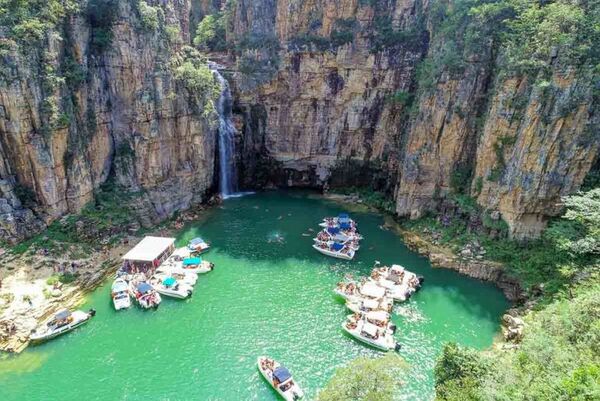 Un muerto y 15 heridos por desprendimiento de piedras en lago de Brasil - Mundo - ABC Color