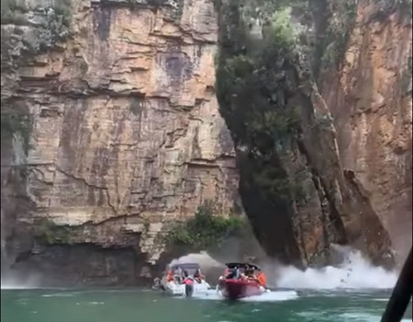 Rocas de un cañón caen sobre lanchas turísticas en Brasil