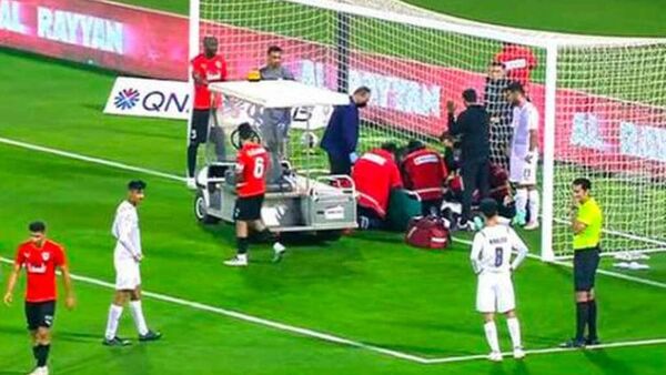Futbolista se desploma en pleno partido y tuvo que ser reanimado