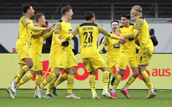 Dortmund remonta al Eintracht para el que marcó dos el colombiano Borré - Fútbol Internacional - ABC Color