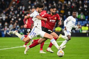 Con Omar Alderete de titular, Valencia cayó goleado ante Real Madrid