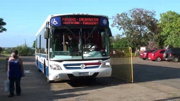 Diario HOY | Reactivan transporte urbano 'Encarnación-Posadas’ y reportan demoras