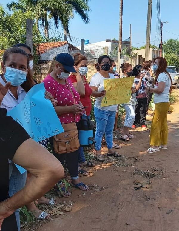 Vecinos de Luque se quejan de falta de agua - Nacionales - ABC Color