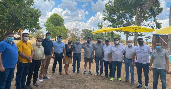 La Nación / Fleitas recibe apoyo de intendentes liberales y aboga por la unidad del PLRA