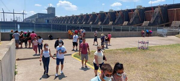 Turistas visitaron Yacyretá durante la primera semana de enero - Nacionales - ABC Color