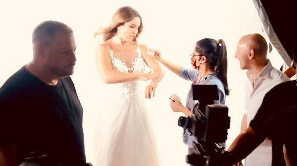 Crónica / ¿Ja'uta la sopa? Se filtraron fotos de Lorena Arias ¡con vestido de novia!