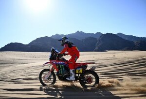 Cornejo gana la etapa pero Van Beveren sube a la punta en motos