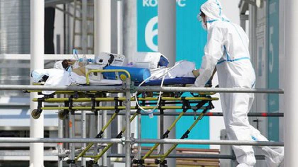 Nueva York ordenó a 40 hospitales suspender las cirugías no esenciales por el aumento de contagios de COVID-19