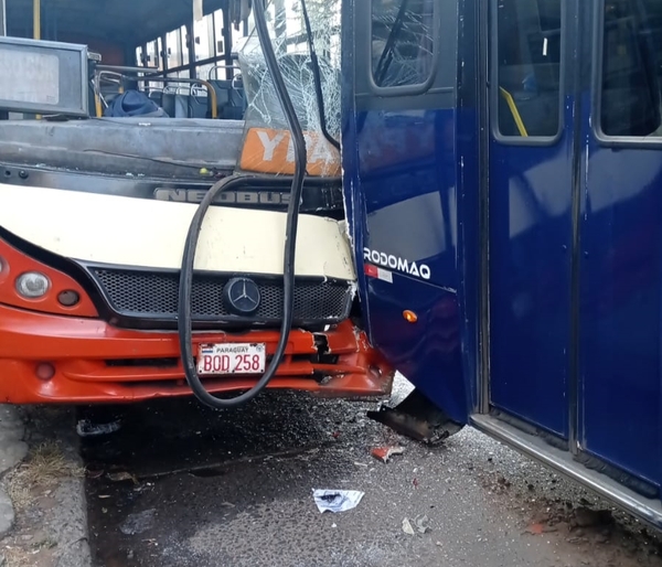 Reportan triple choque de transportes públicos sobre la avenida Acceso Sur - Megacadena — Últimas Noticias de Paraguay