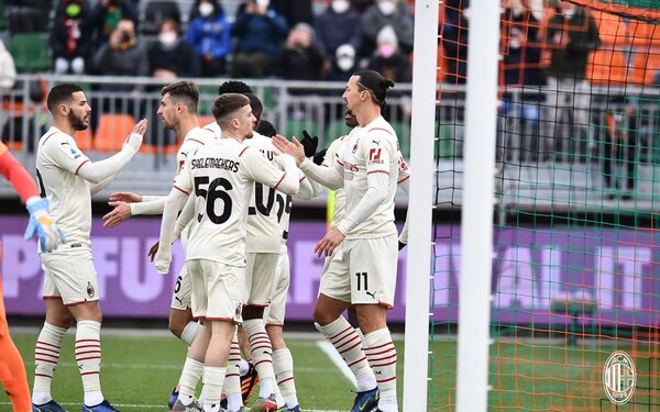 El Milan se pasea ante el Venezia y mete presión al Inter