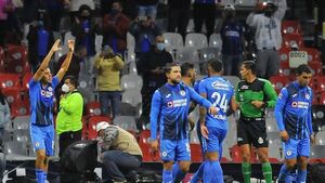 El Cruz Azul de los paraguayos arranca con el pie derecho