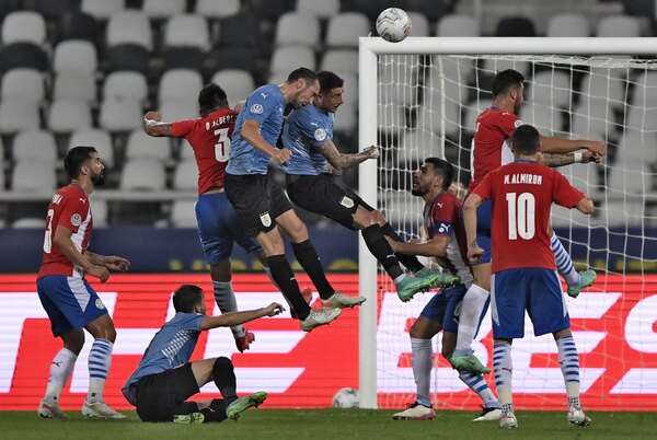 El histórico Diego Godín reemplazará a Junior Alonso en el Atlético Mineiro