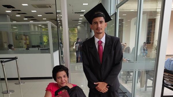 Chuleó el desempleo, se recibió en Deportes y su historia conmovió al rollo