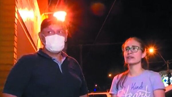 Le obligó a su esposa a firmar una transferencia