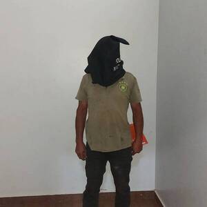 Crónica / Doña he'i que su pareja le amenazó con machete y ¡quemó su casa!