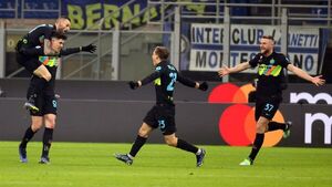 Inter deja los puntos en casa ante Lazio