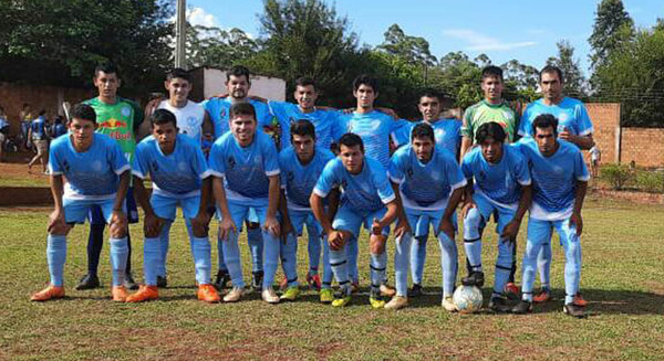 EL CLUB 8 DE DICIEMBRE PASA A LA FINAL EN EL CAMPEONATO DE LA LIGA CARLENSE DE FÚTBOL - Itapúa Noticias