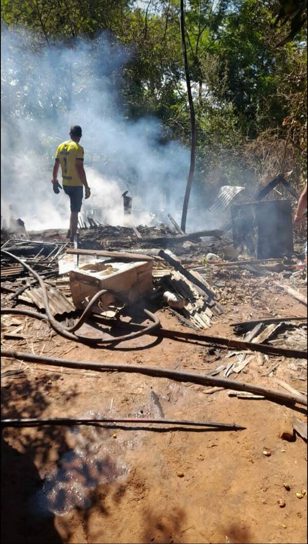 Crónica / Precaria vivienda se incendió con el dueño adentro anga