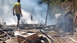 Un hombre fallece durante incendio de su precaria vivienda