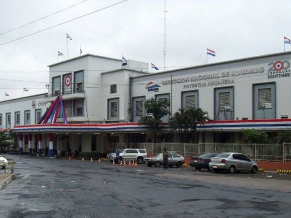 Aduanas registra récord histórico de recaudación en 2021